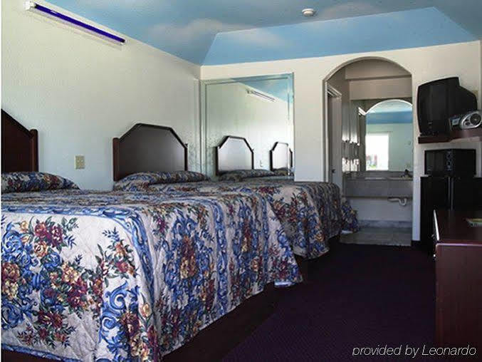 Scottish Inn And Suites Highway Six South Mission Bend Room photo
