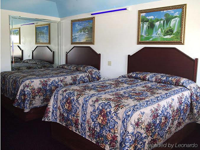 Scottish Inn And Suites Highway Six South Mission Bend Room photo