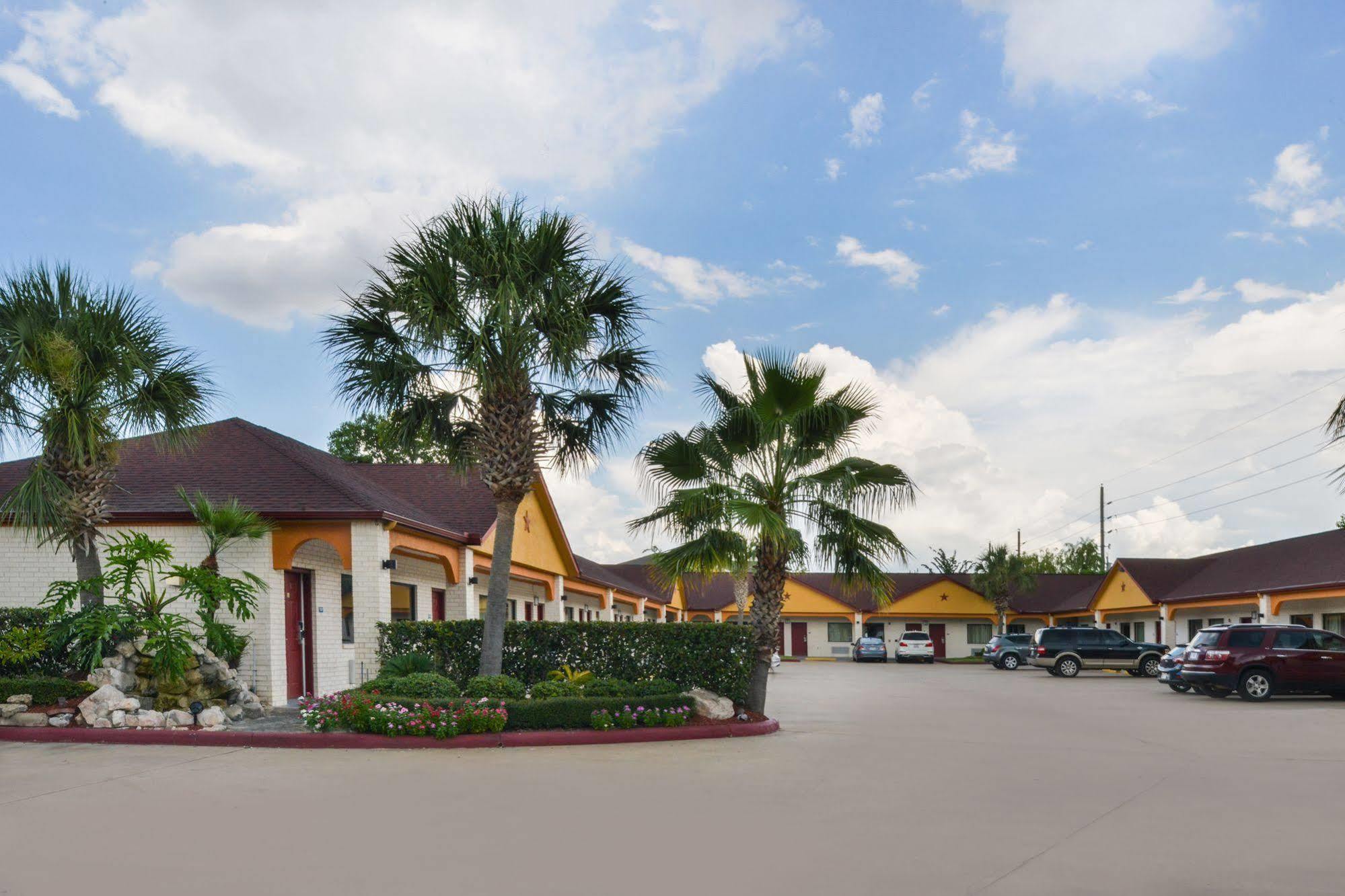 Scottish Inn And Suites Highway Six South Mission Bend Exterior photo